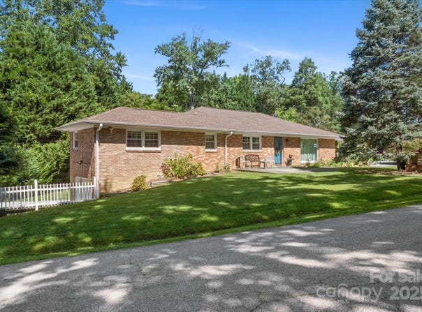 441 Hillcrest Circle, Hendersonville, NC 28792