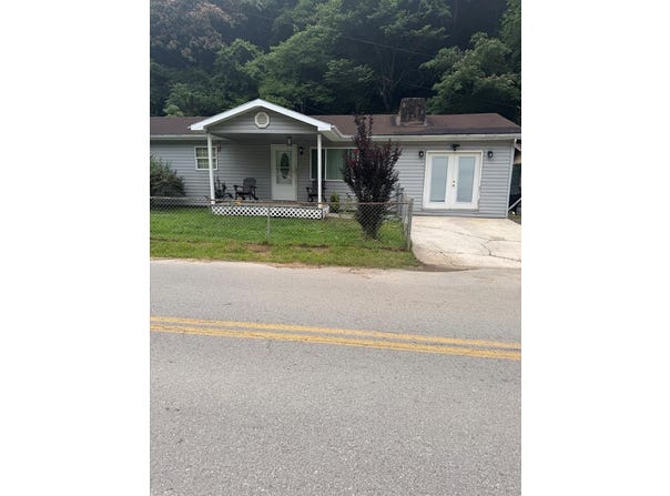 6051 Ky Rt 2030, Banner, KY 41603