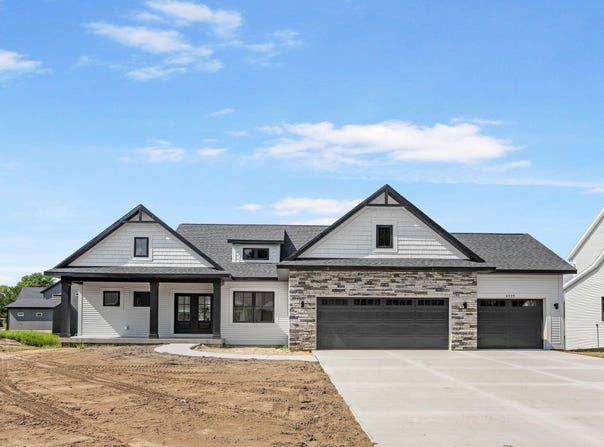 2660 Primrose Drive, Fruitport, MI 49415