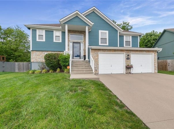 6705 E 138th Terrace, Grandview, MO 64030