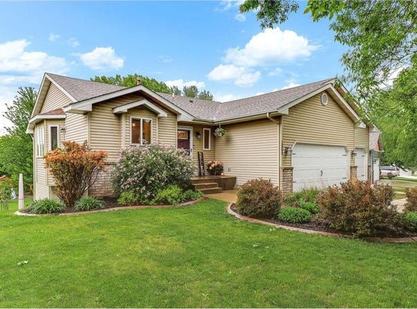 1565 Oak Ridge Circle, Monticello, MN 55362
