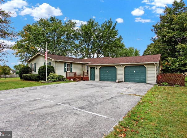 883 SHERMAN DRIVE, GETTYSBURG, PA 17325