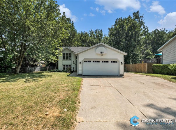 3218 Hazelnut Drive NW, Grand Rapids, MI 49504