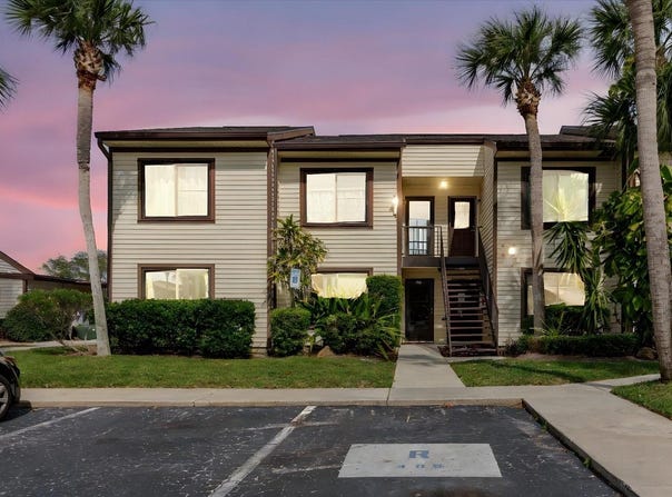 428 MOORINGS COVE DRIVE, TARPON SPRINGS, FL 34689