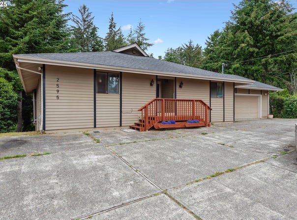 2595 BRUSSELLS ST, North Bend, OR 97459
