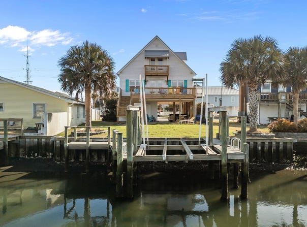 215 E Ft Macon Road, Atlantic Beach, NC 28512
