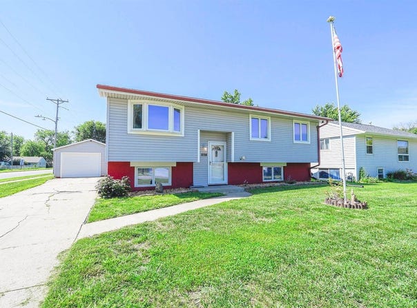 1217 Willow Drive, Carter Lake, IA 51510