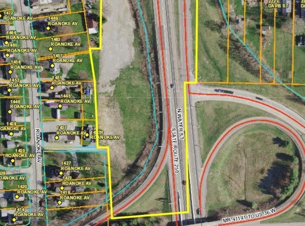 W Davis Street, Uhrichsville, OH 44683