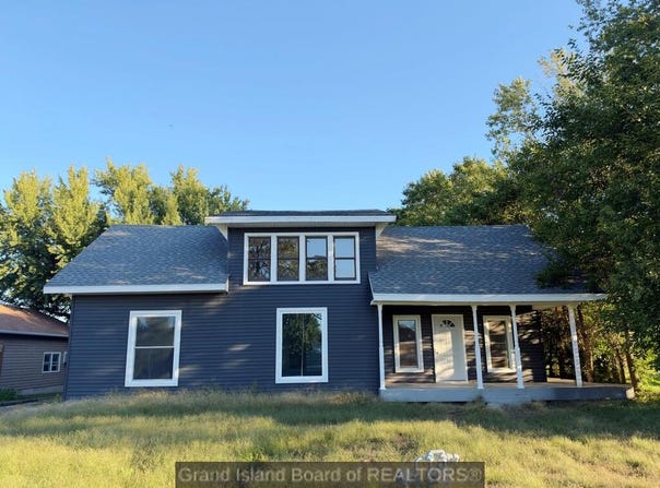 707 E Cedar Street, Sutton, NE 68979