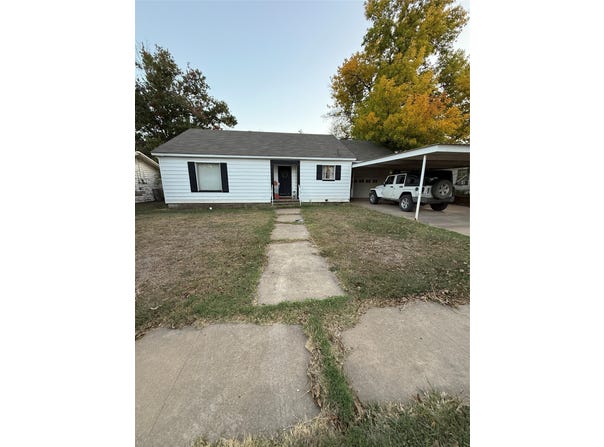 1107 W Cedar St, Coleman, TX 76834