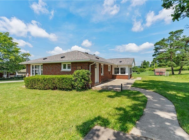 235 VERNON AVE, Washington Twp, PA 15012