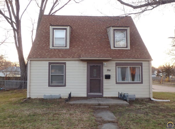 701 SW MacVicar AVE, Topeka, KS 66606