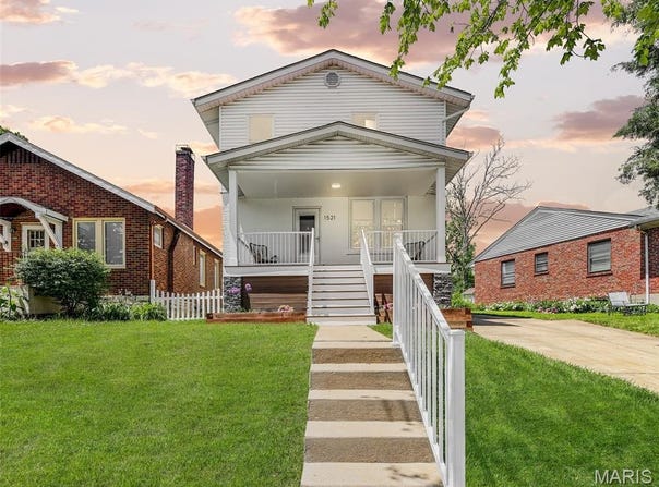 1521 Collins Avenue, St Louis, MO 63117
