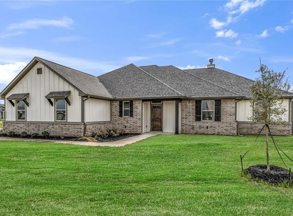 105 Court Side Drive, Snook, TX 77878
