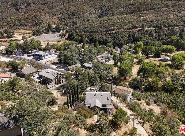 17565 Lone Pine Trl, Lake Hughes, CA 93532