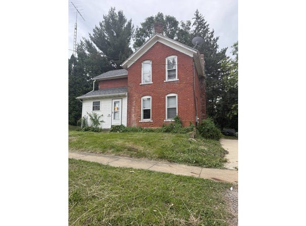 509 West Chestnut Street, Freeport, IL 61032