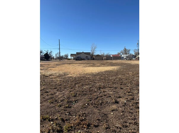 202 AVE L, Sunray, TX 79086