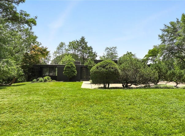 30 Highland Dr, Ben Avon Heights, PA 15202