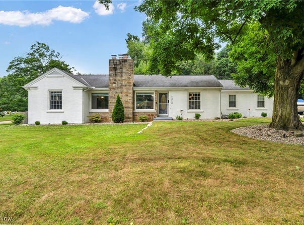 1212 Stratford Avenue NE, Massillon, OH 44646