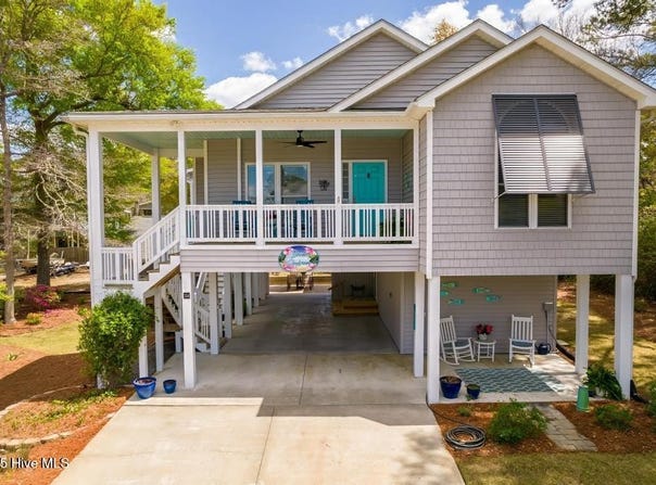 334 NE 48th Street, Oak Island, NC 28465