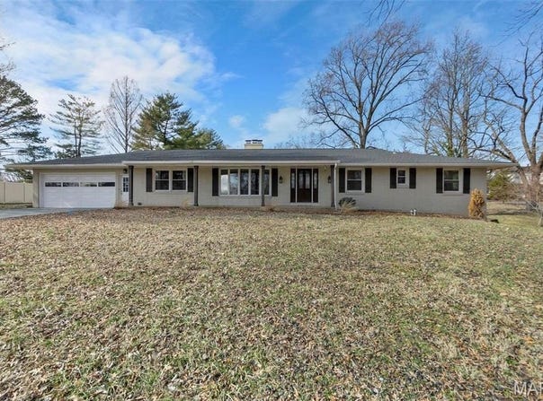 1331 N Cape Rock Drive, Cape Girardeau, MO 63701