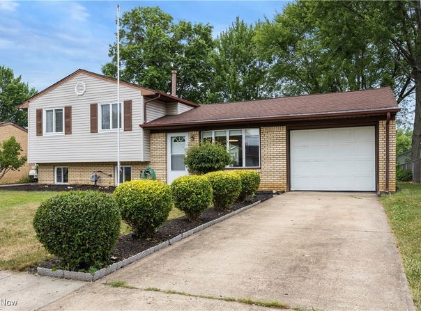 842 Hollywood Boulevard, Elyria, OH 44035