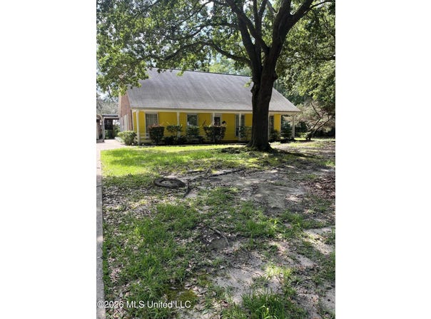 218 White Boulevard, Ocean Springs, MS 39564