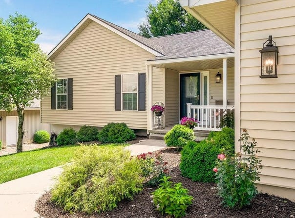 1702 Aspen Lane, Excelsior Springs, MO 64024
