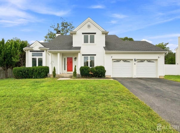 5 Cherrywood Drive, Piscataway, NJ 08854