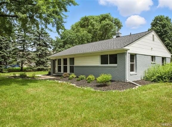 4736 Summerhill Drive, Clarkston, MI 48346