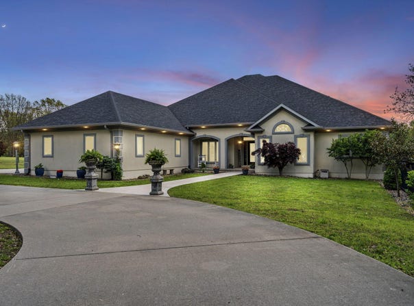 1476 Highway 32, Bolivar, MO 65613