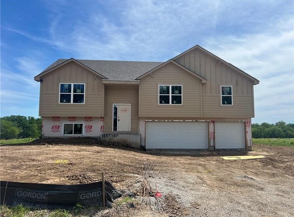 1345 N Holland Court, Independence, MO 64056
