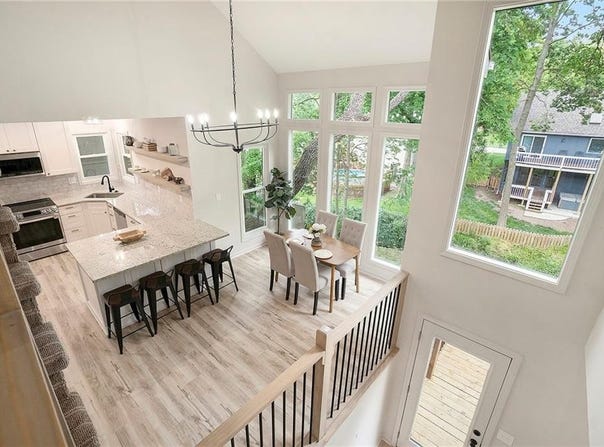 1345 NE Foxwood Drive, Lee's Summit, MO 64086