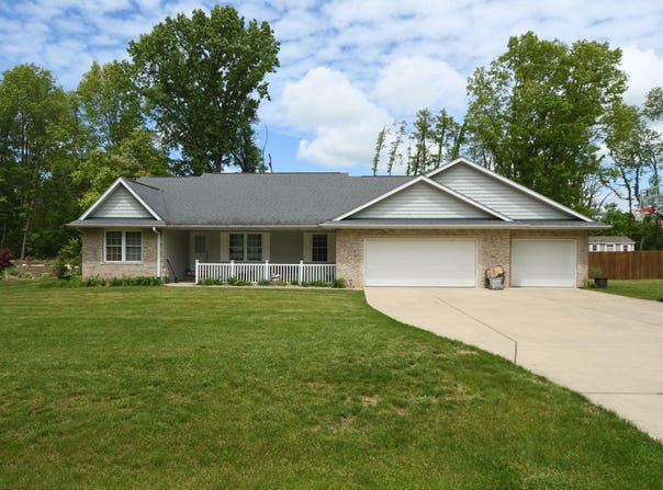 32718 Robin Road, Paw Paw, MI 49079