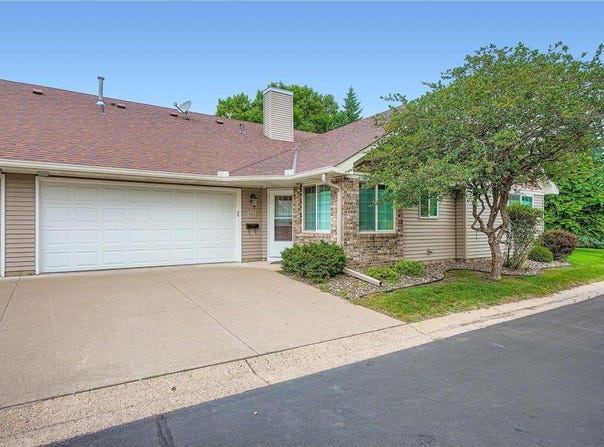 525 Lovell Avenue, Roseville, MN 55113