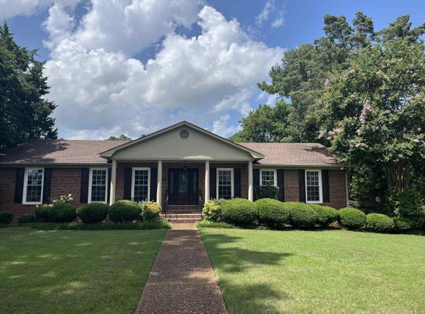 142 Cedarcrest Dr, Florence, AL 35630
