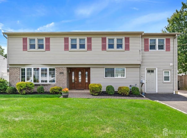 21 Stoneybrook Drive, Old Bridge, NJ 08857