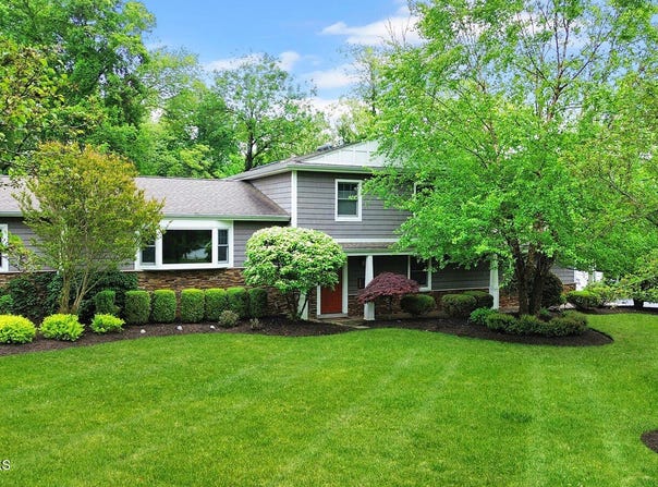 108 Majestic S, Lincroft, NJ 07738