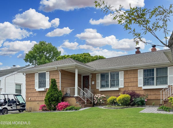15 Wigwam Path, Manasquan, NJ 08736