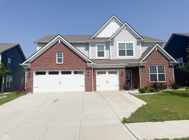 2358 S Stonehill Way, New Palestine, IN 46163