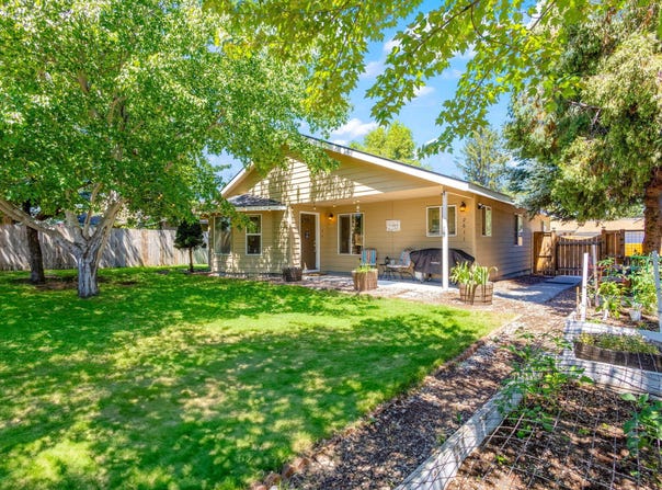 2611 SW Salmon Avenue, Redmond, OR 97756
