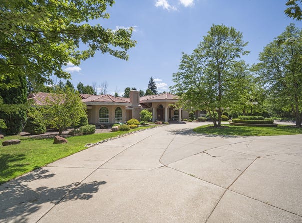 9001 N Range Line Rd, River Hills, WI 53217