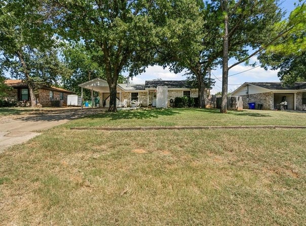 153 Rhoades Street, Azle, TX 76020