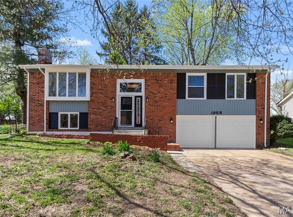 1958 Cathedral Hill Drive, St Louis, MO 63138