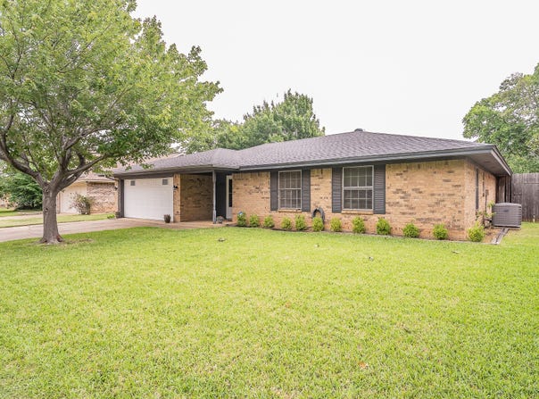 500 Emerson Drive, Euless, TX 76039