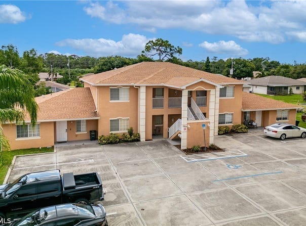 1227 SE 23rd Place, Cape Coral, FL 33990