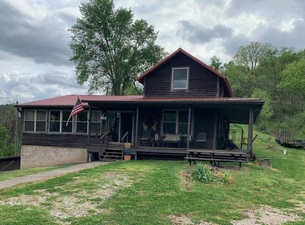741  Beckner Ln, Petroleum, WV 26180