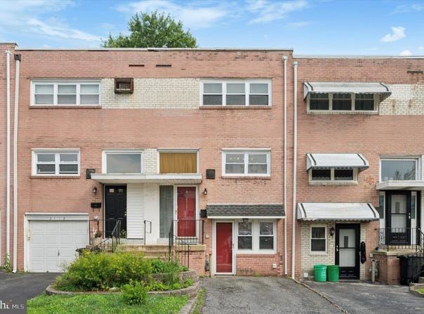 2117 RAVENWOOD DRIVE, FOLCROFT, PA 19032