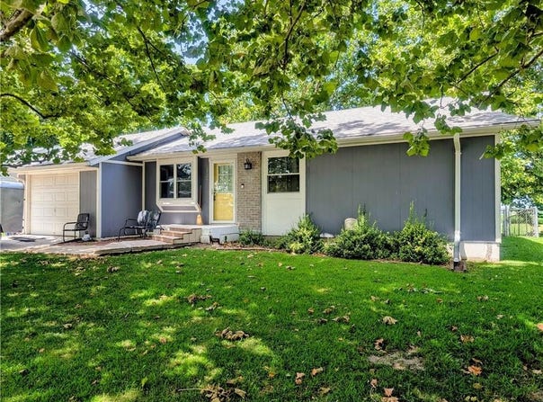 2926 Dodge Drive, Iola, KS 66749