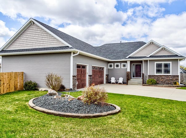 320 Hawthorne Circle, Gilbert, IA 50105